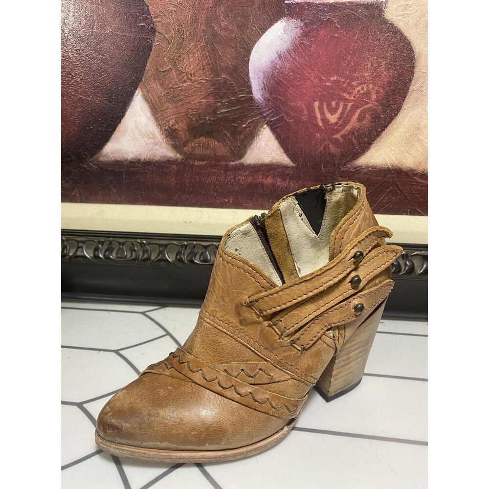 Freebird by Steven Boots Women 6 Tan Gate Distressed Western Ankle Bootie - Picture 2 of 16